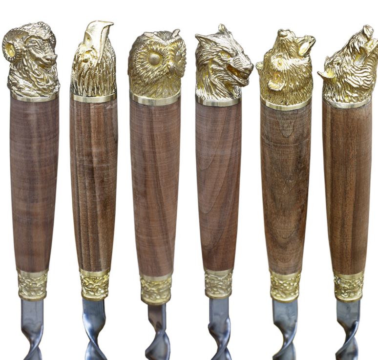 Набор шампуров с деревянными ручками и головами зверей   .
