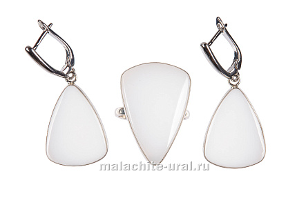 Белый комплект серьги и кольцо