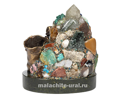 Карандашница с минералами