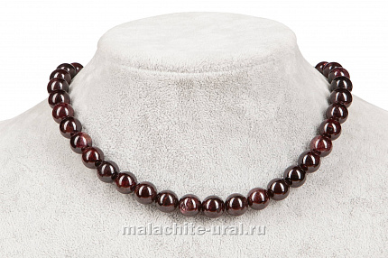 Бусы из камня гранат