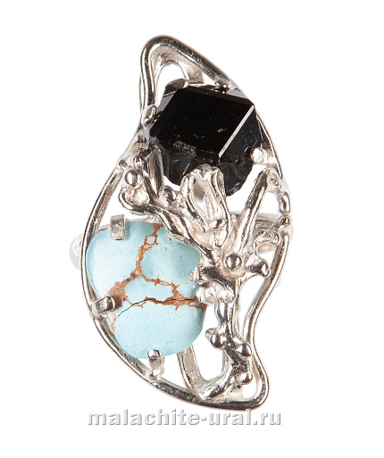 Кольцо с черным гранатом