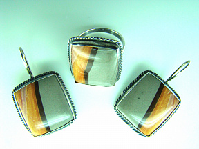 Серьги и кольцо квадратной формы яшма
