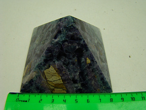 Магическая пирамида камень флюорит